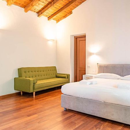 Appartamento Le Guglie In Piazza Castello - Centro Storico Milán Exterior foto