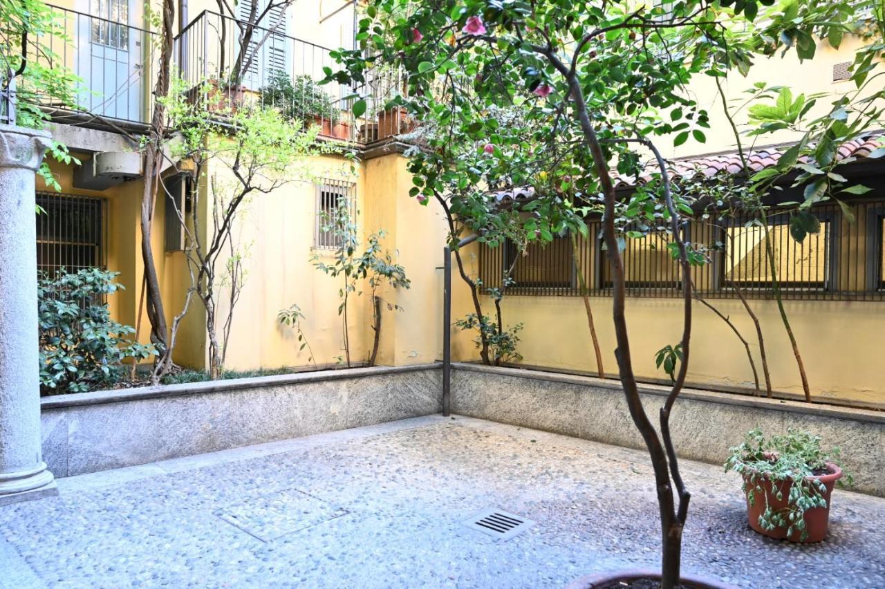 Appartamento Le Guglie In Piazza Castello - Centro Storico Milán Exterior foto