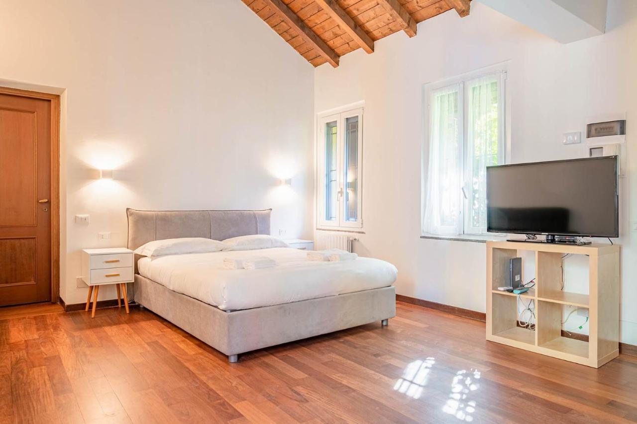 Appartamento Le Guglie In Piazza Castello - Centro Storico Milán Exterior foto